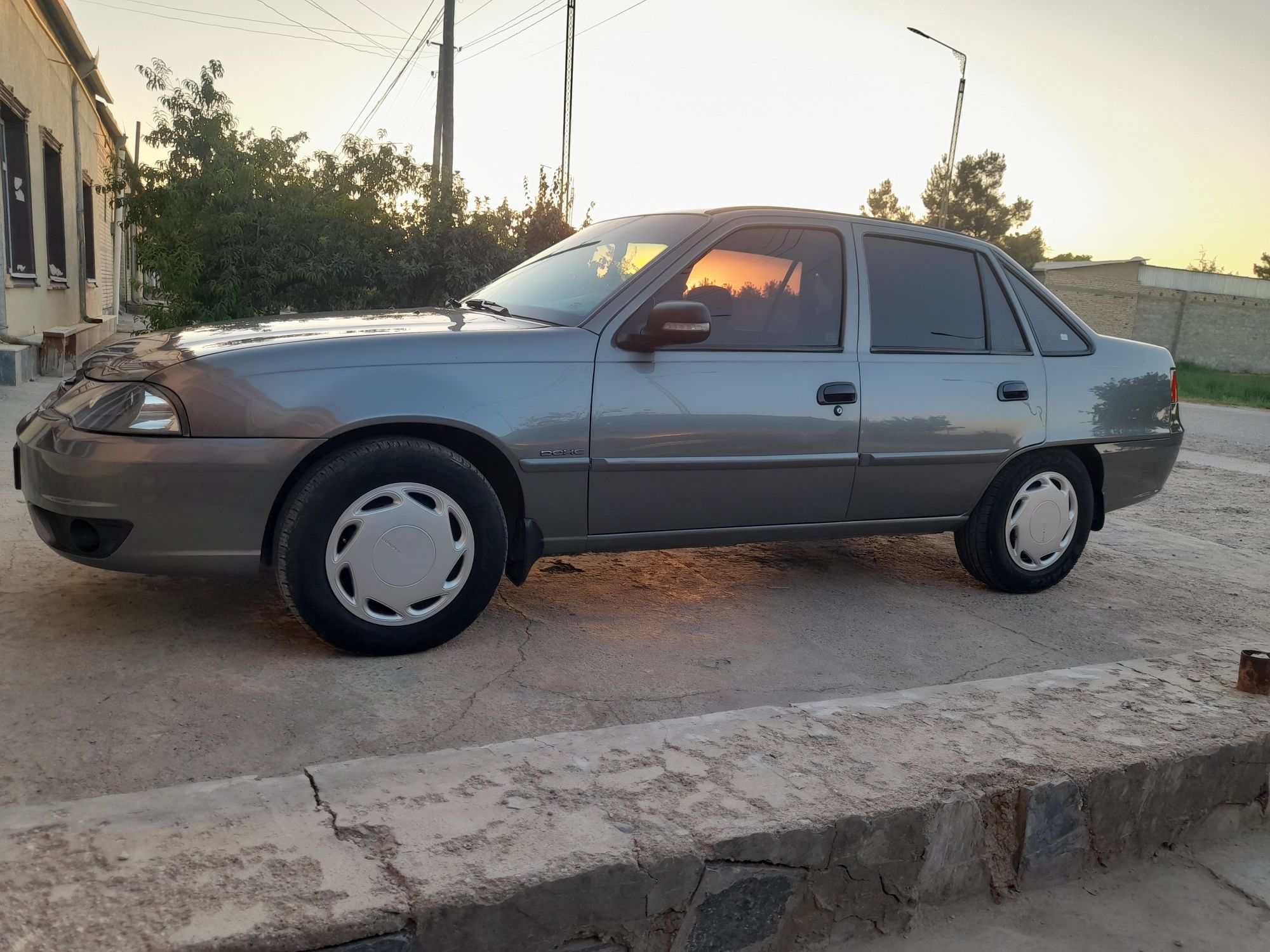 Nexia 1.6 sotiladi