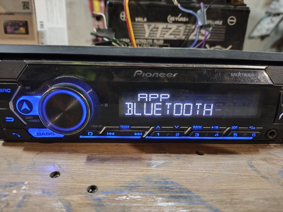 Магнитола Pioneer 325bt