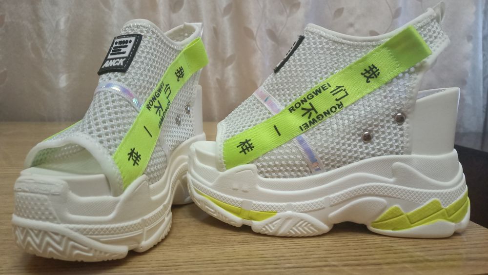 Кроссовки летние и кожаные