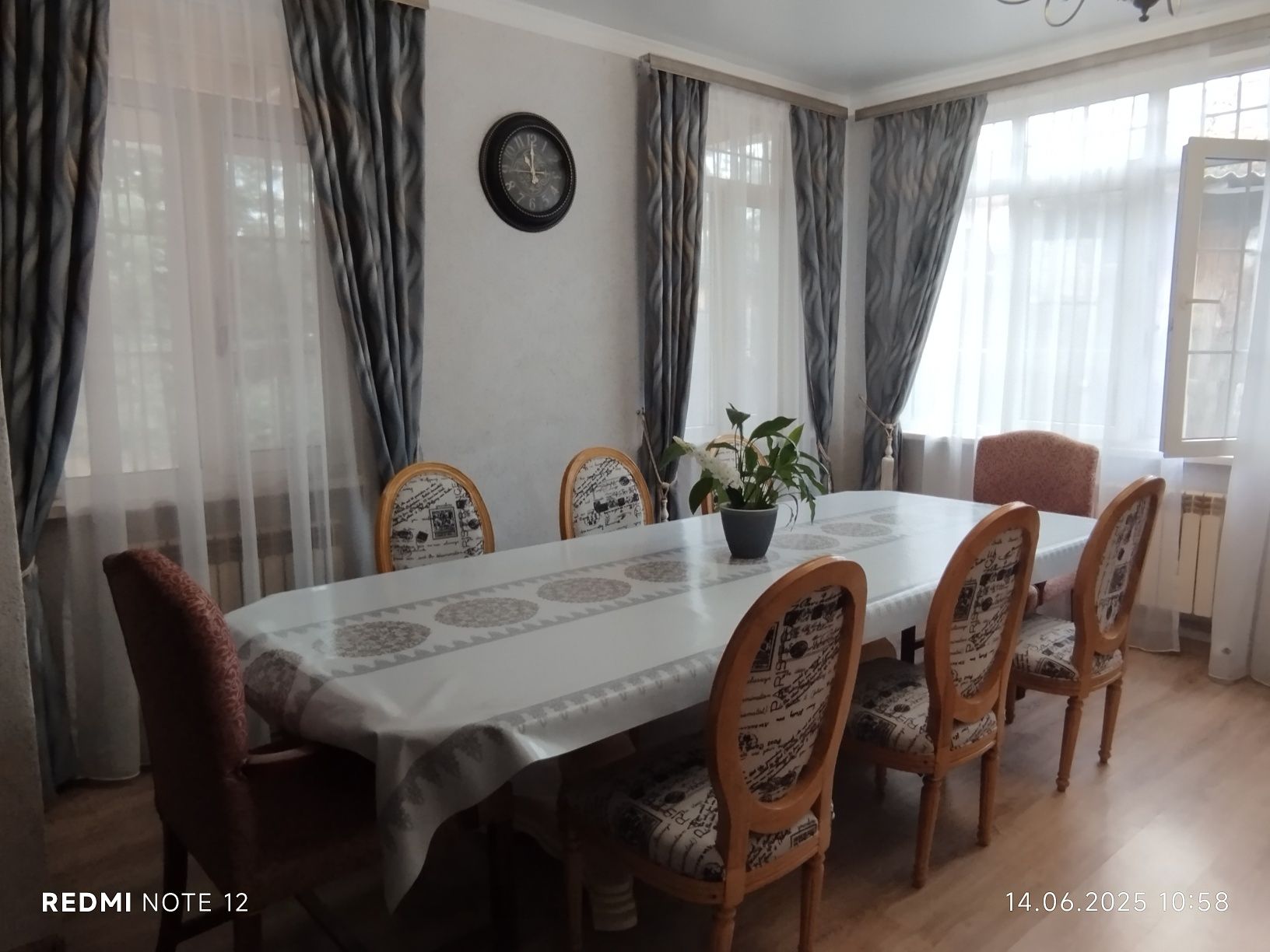 Стол со стульями