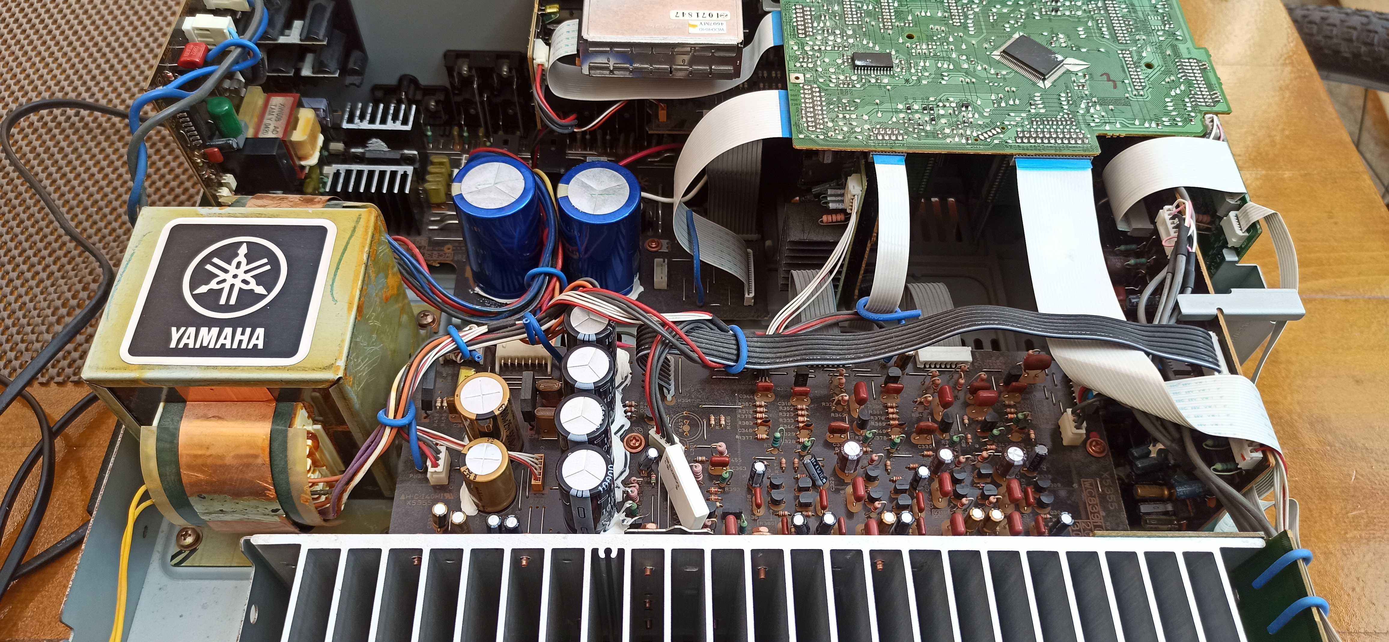 Yamaha RX-V750 ресийвър