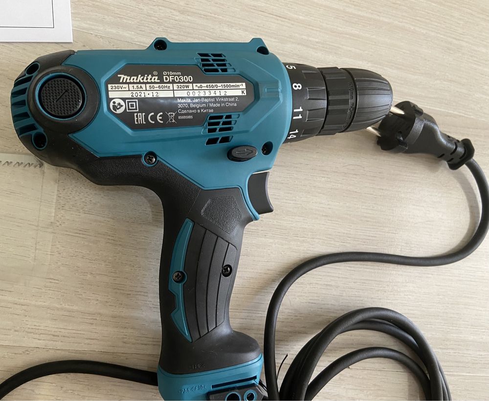 Набор makita DF0300 дрель шуроповерт и Лобзик 4329