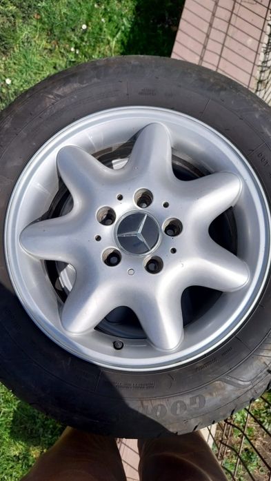 Jante Mercedes originale pe 15 cu anvelope de vară Goodyear stare bună