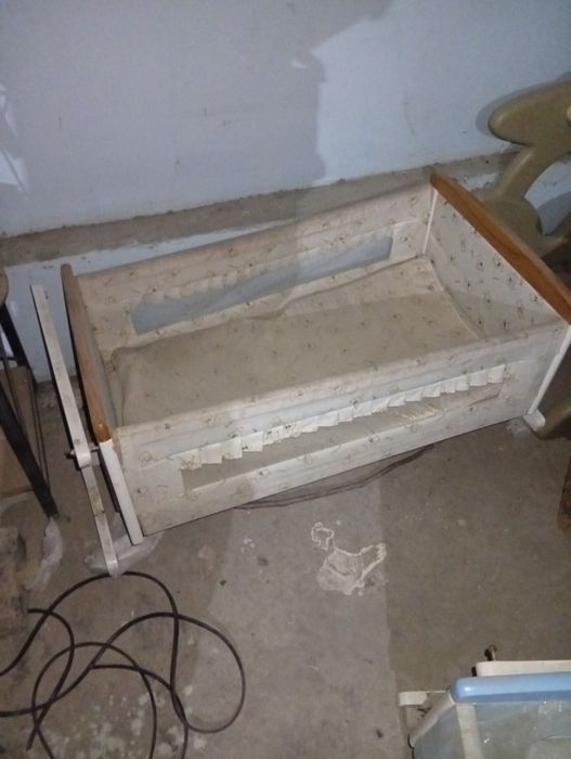Продается детские кроватки и мини игральноя зона