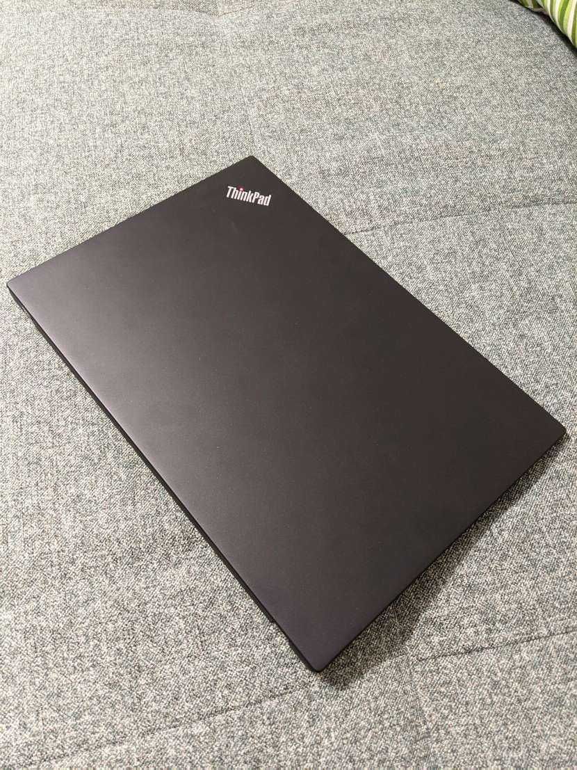 Лаптоп Lenovo T490s