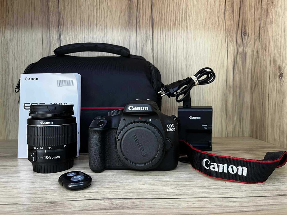 Фотоапарат Canon EOS 4000D + обектив Canon EFS 18-55mm / Перфектен
