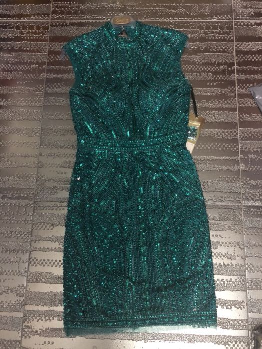 Rochie dama/lucrata manual toată rochița/cântărește in jur de 6 kg