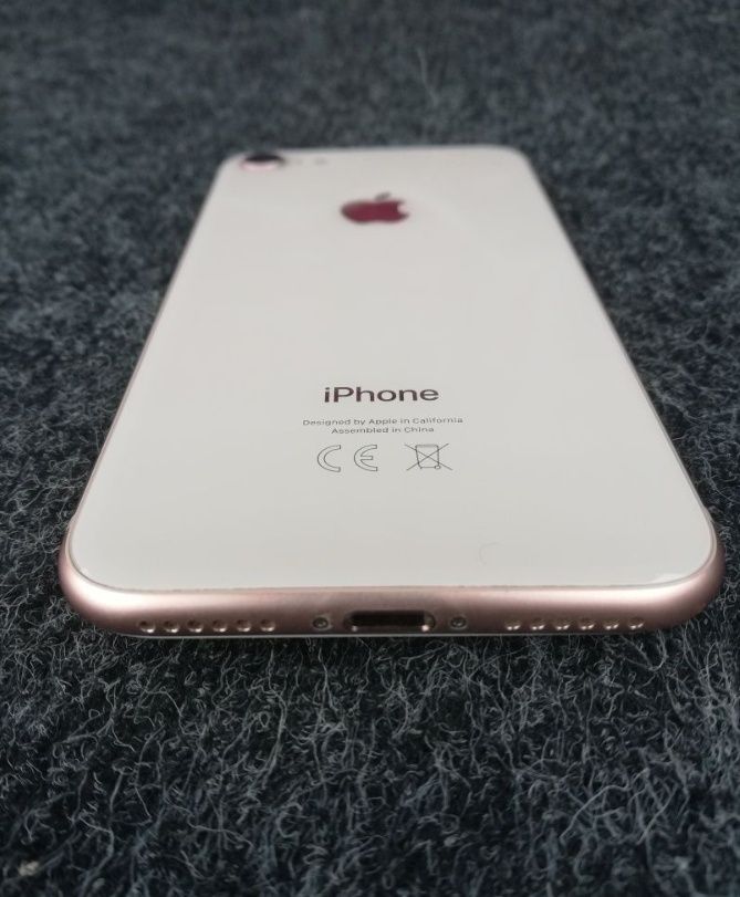 Vand pentru piese/dezmembrat/reparat iphone 8 , carcasa impecabila