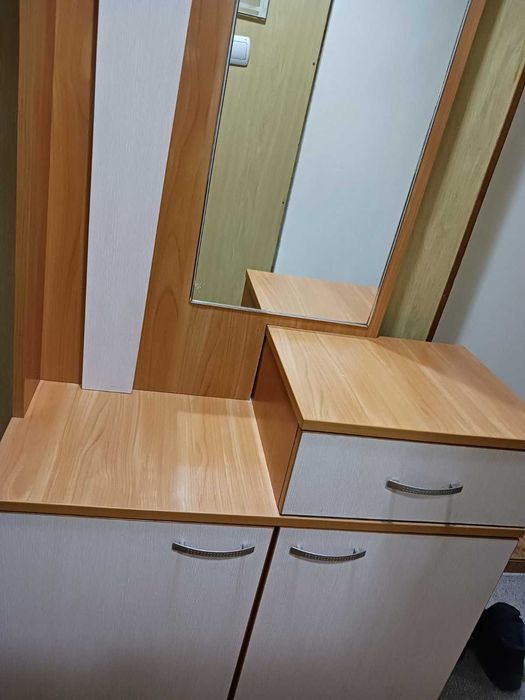 Портманто с огледало.