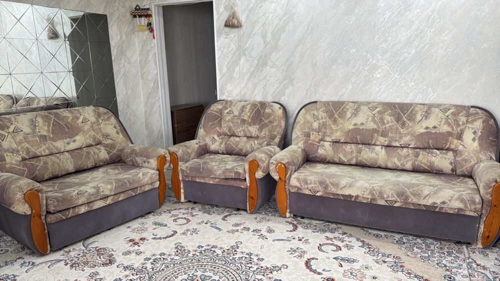 Диван в хорошем состояний