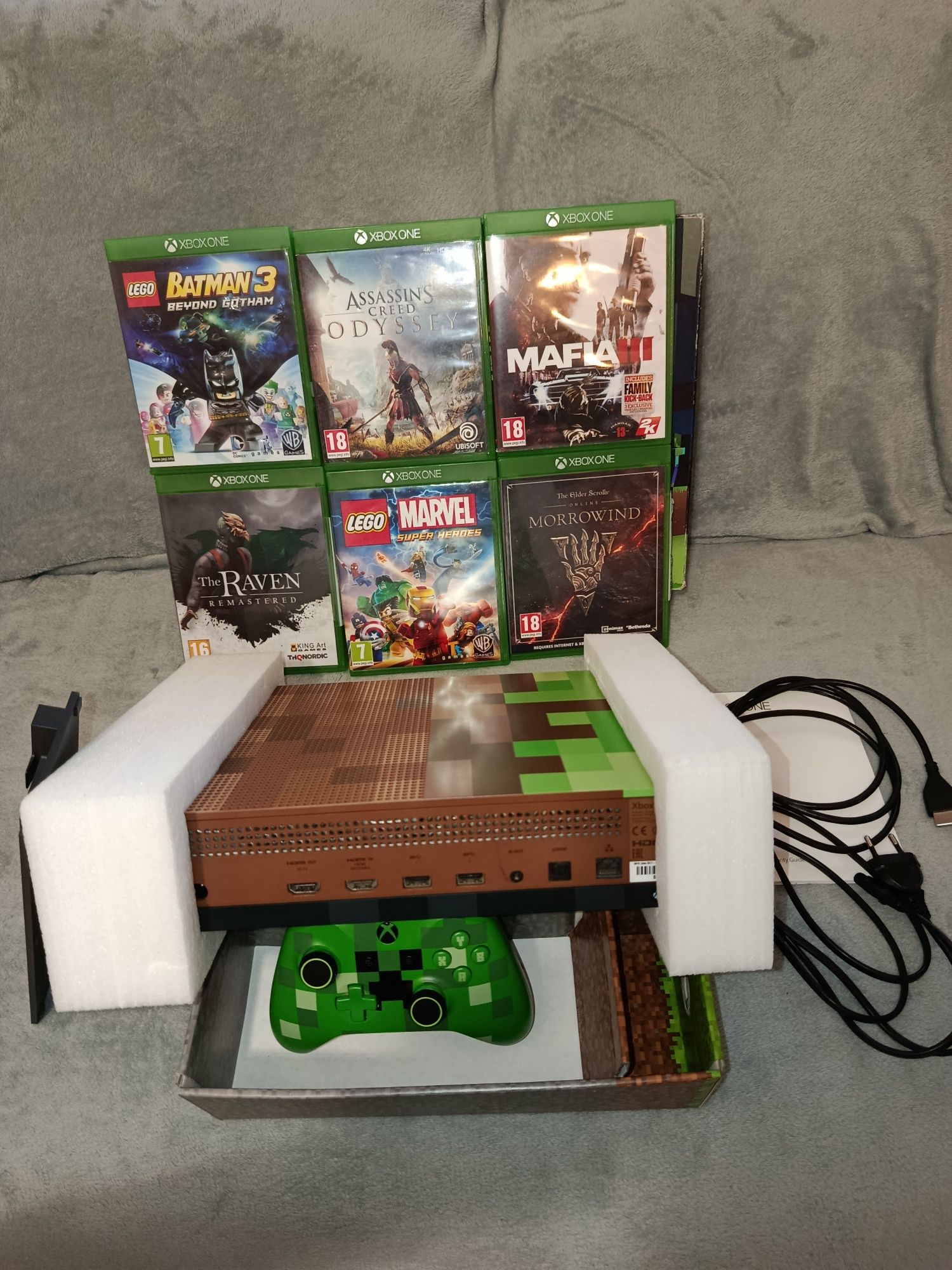 Xbox ONE S MINECRAFT de 1Tb cu 4K + 6 jocuri + stand + 1 controller