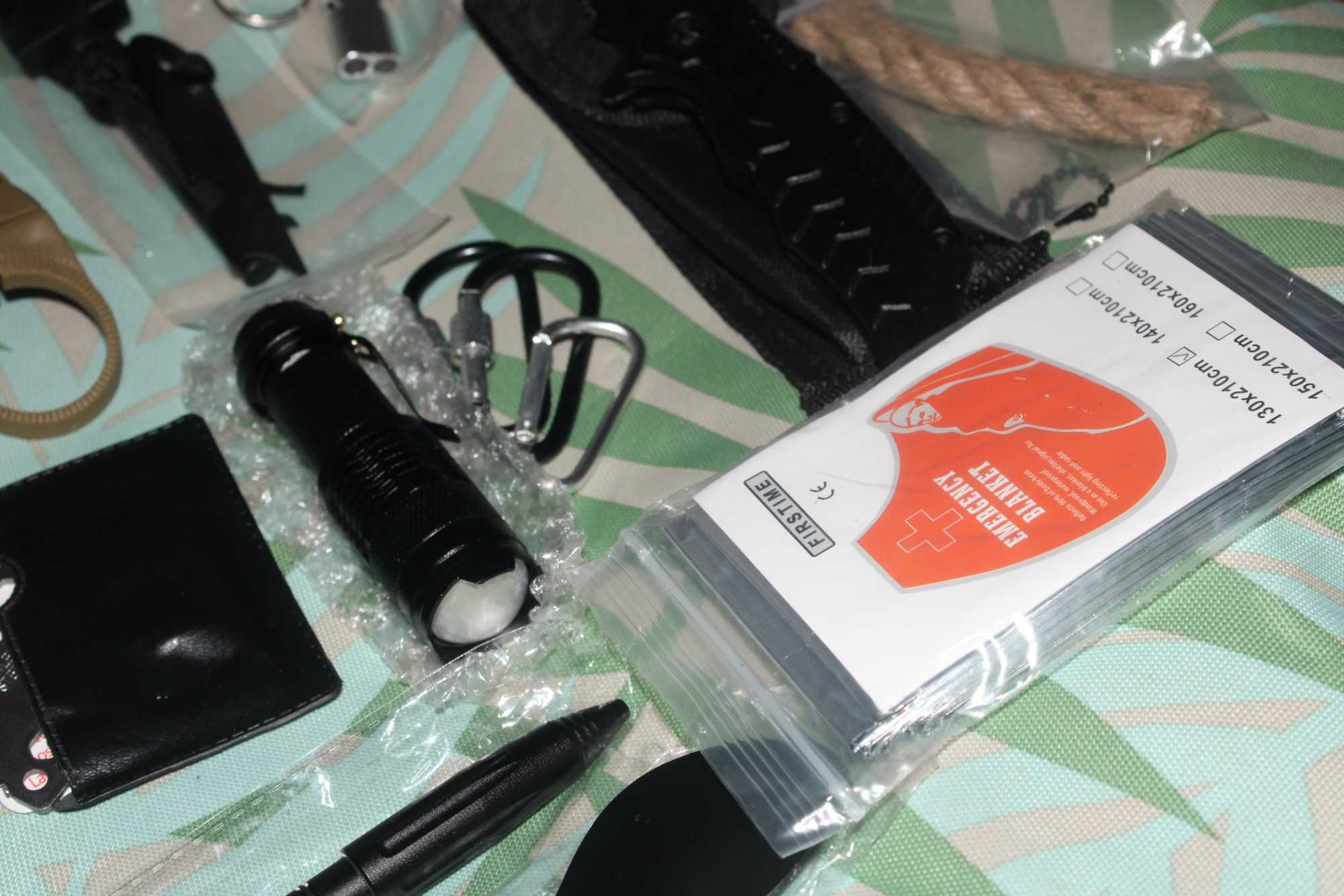 Комплект за оцеляване съставен от 27 части, два ножа, нов, SurvivalKit