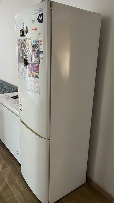 Продается холодильник Бош сатылады