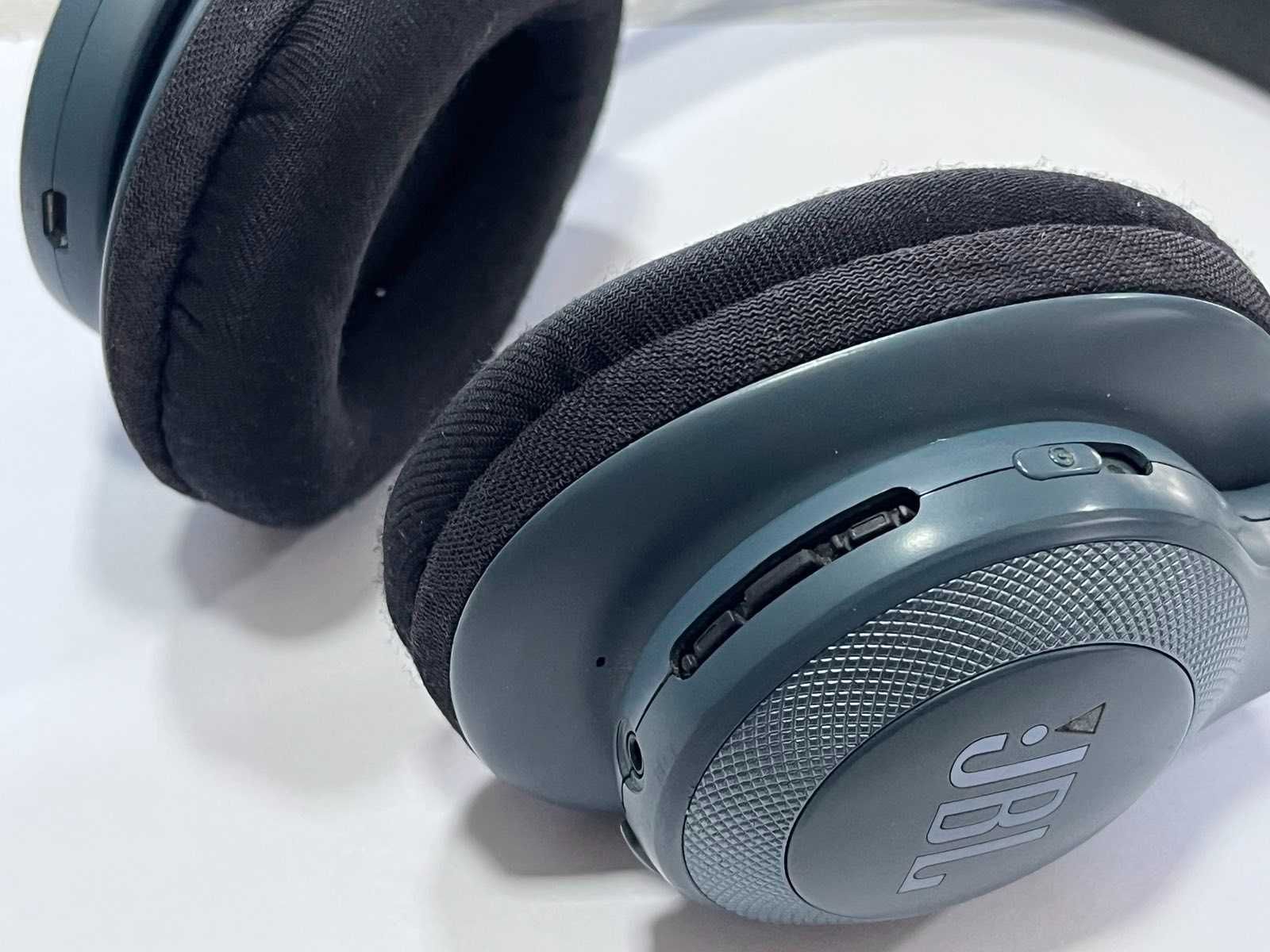 Безжични слушалки JBL E65 BT NC