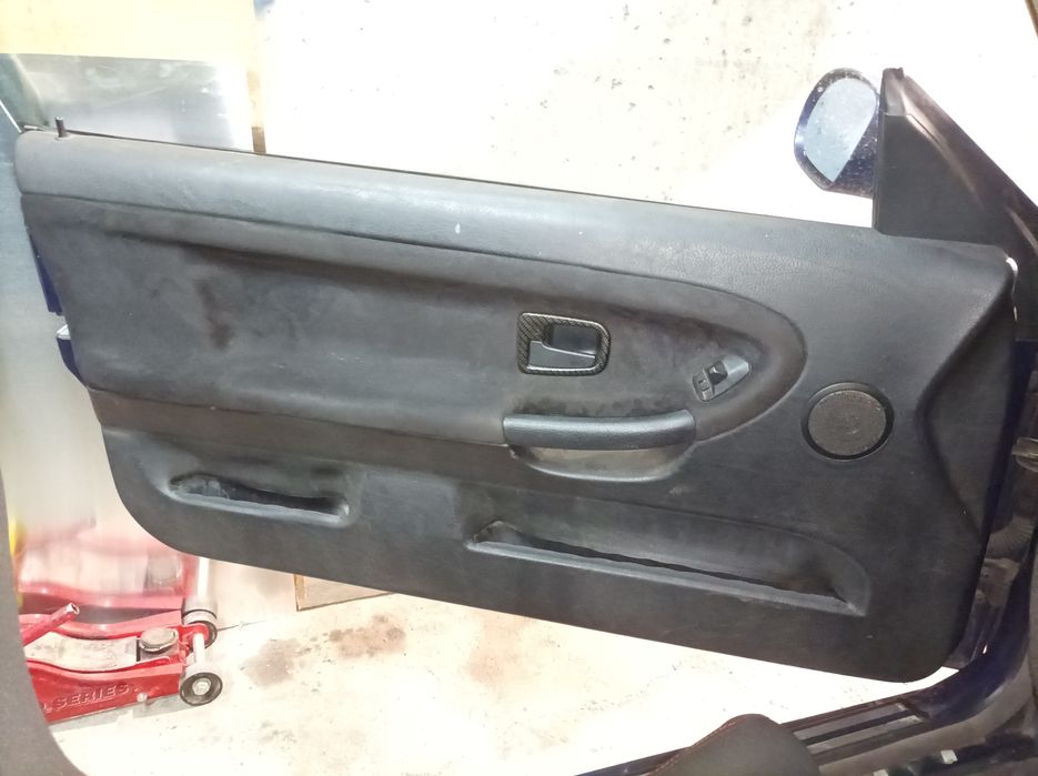 E36 купе кори на вратите