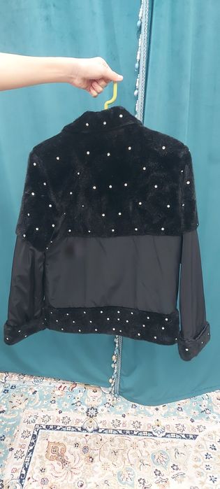 Продам женскую куртку