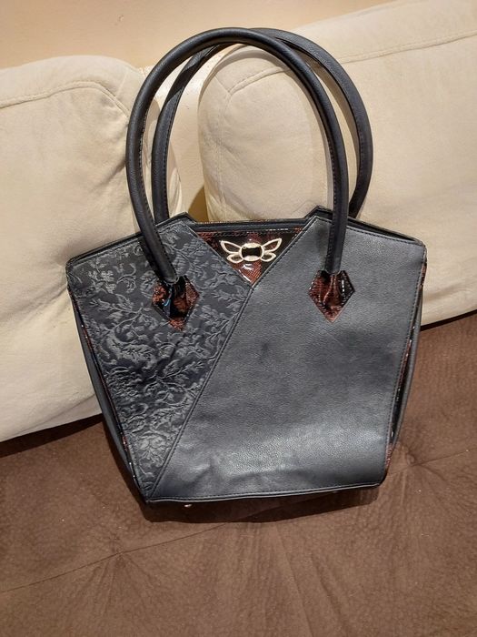 Черна дамска чанта