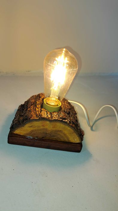 Ръчно изработеени лампи от дърво