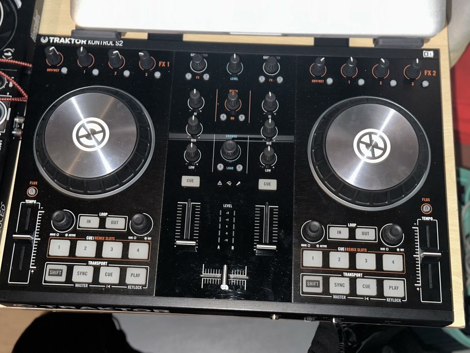 Dj Конзола Traktor Kontrol S2 mk2 ( Пулт , Контролер)