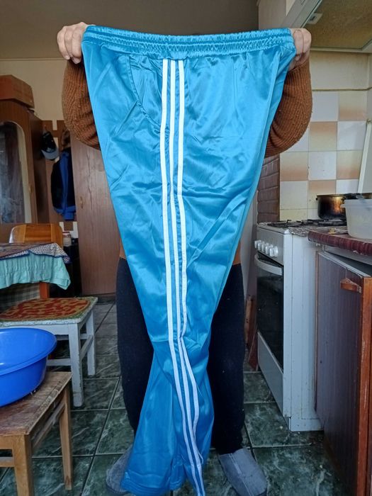 Trening chinezesc albastru, frumos, de primavara sau toamna.