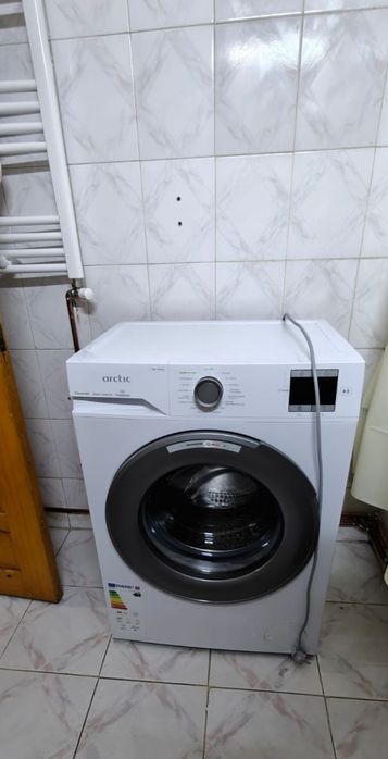 Inchiriez apartament 3 camere decomandate centru-gara Iasi