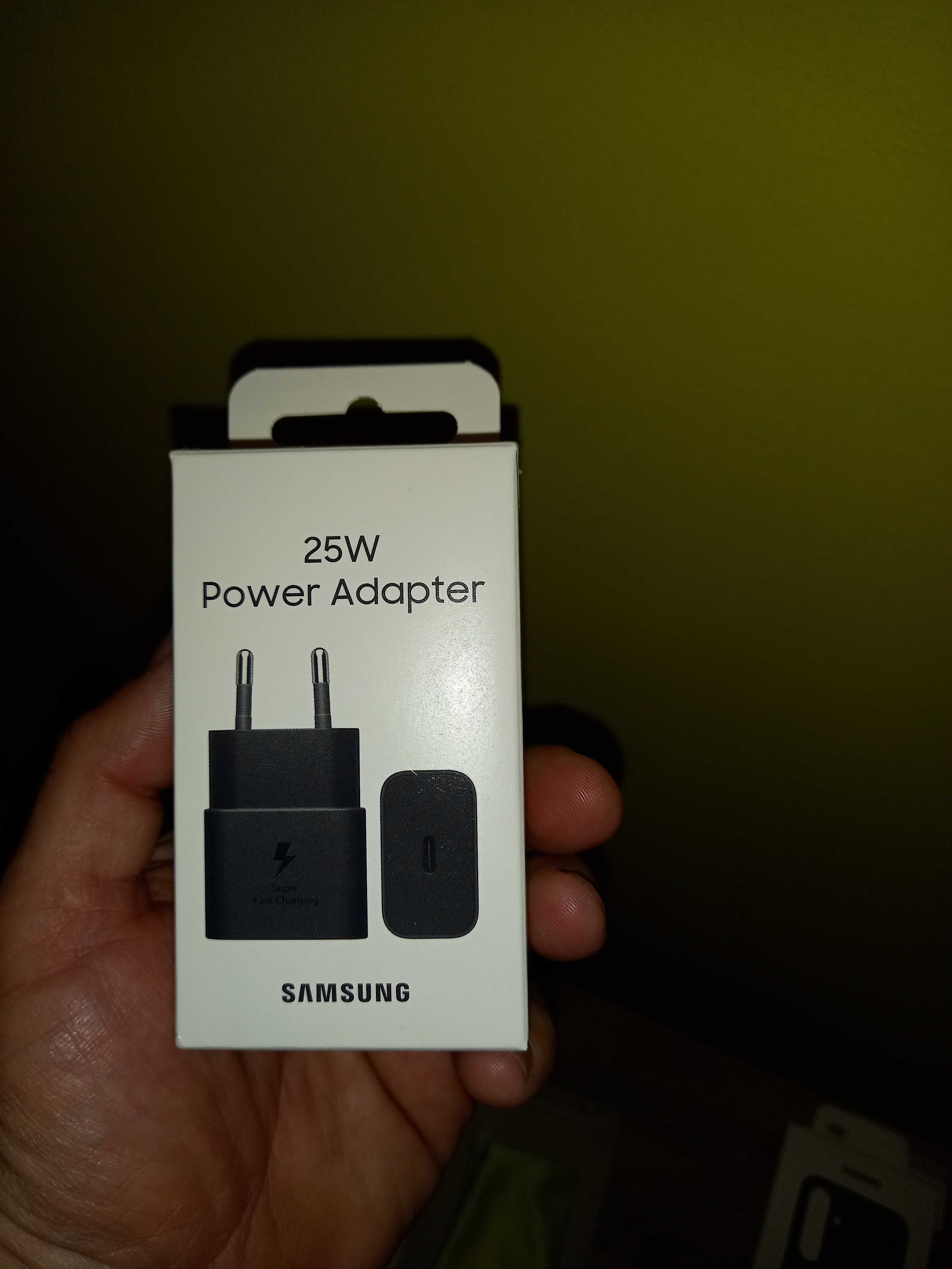 Vand Husa telefon Samsung S 25 Noua.