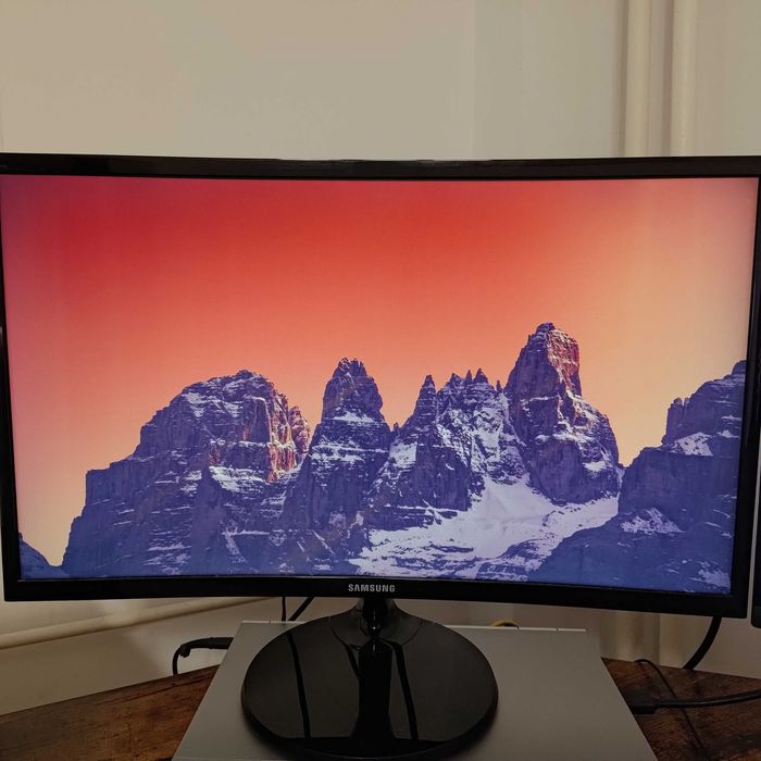 Monitor Curbat Samsung 24" C24F390, Full HD