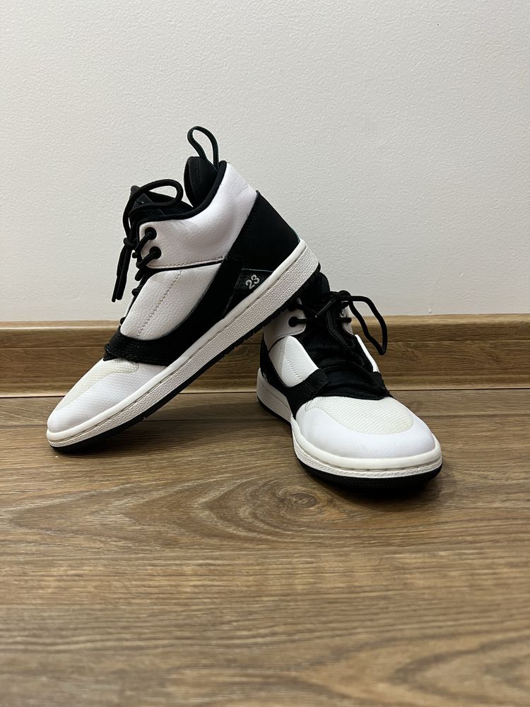 Adidasi sport Jordan albi