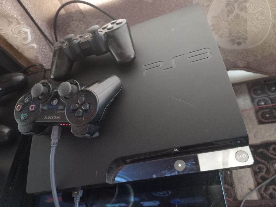 PS3 slim ideal tiniq 2 djoystik bor o'yinlar yozilgan uyda ishlatilgan