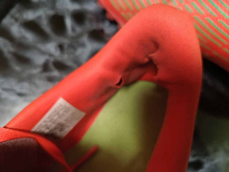 Продавам стоножки за футбол Adidas Predator