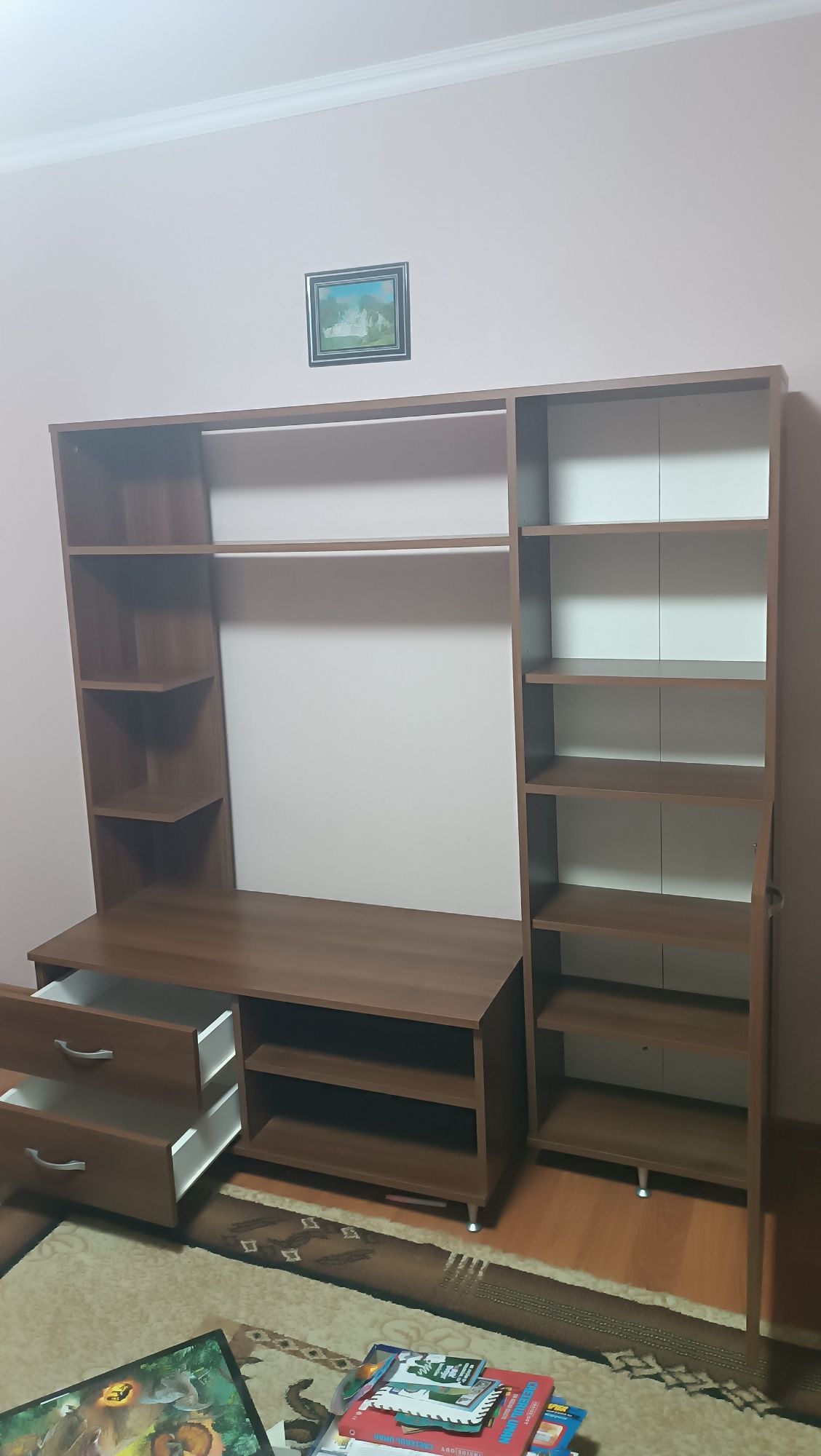Vând comoda tv utilizată