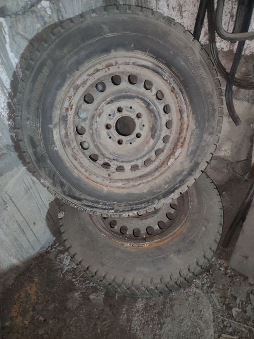 Диски жел. на 15  Мерседес резина 195