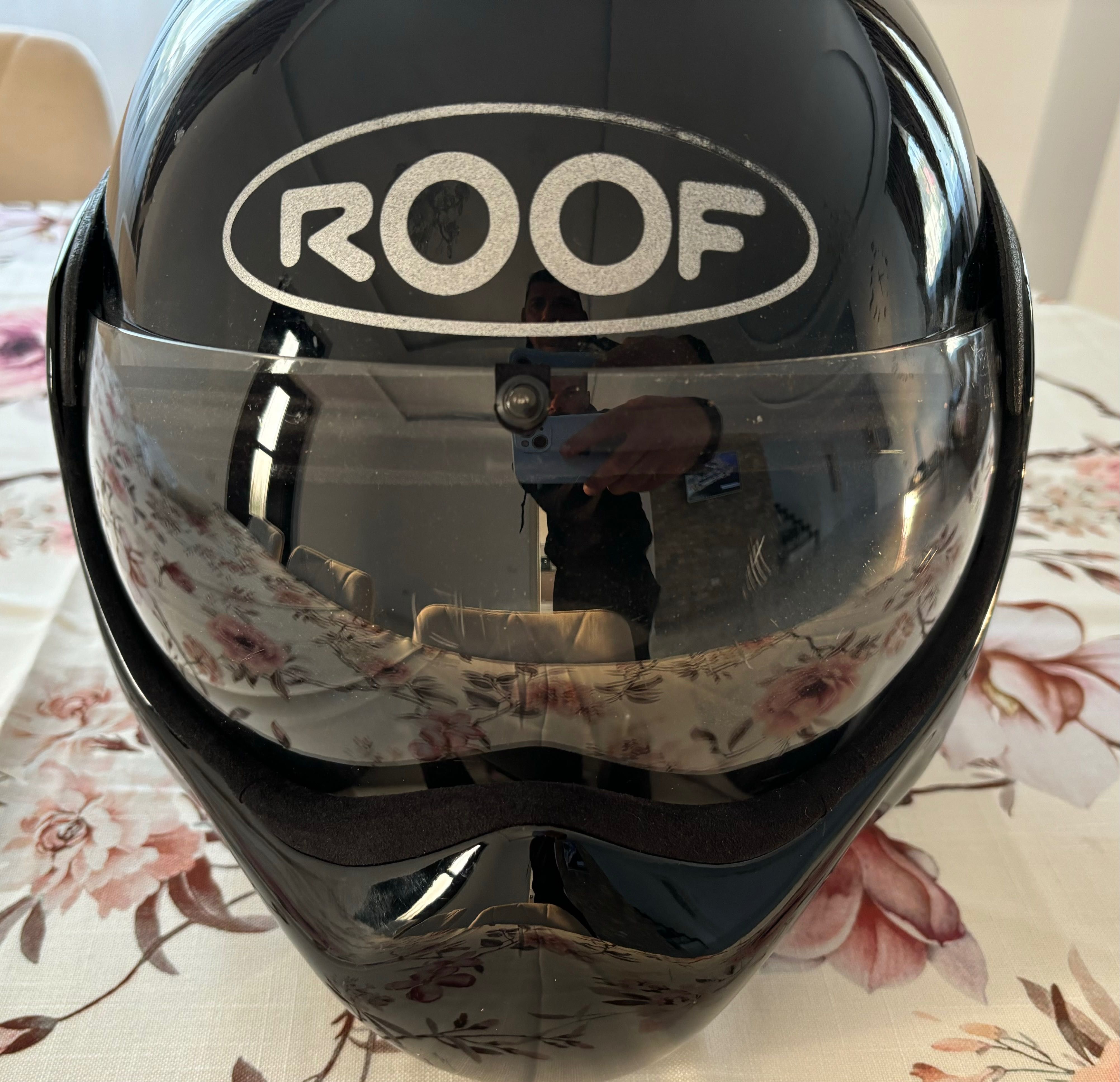 Vând cască roof boxer