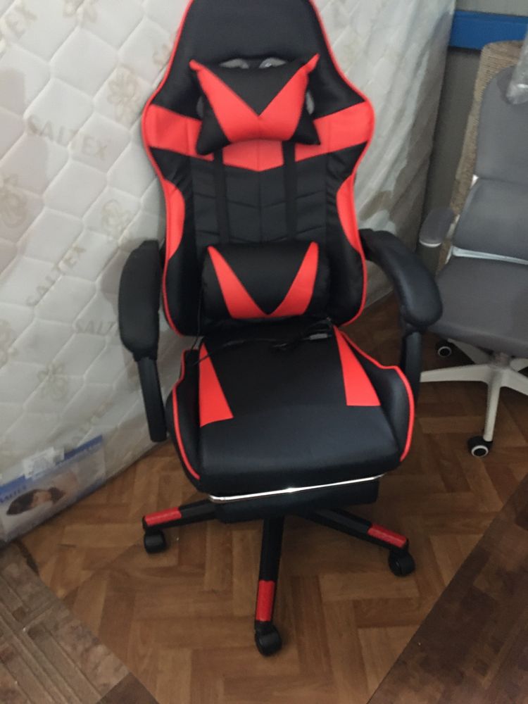 Scaun gaming cu functie de masaj nou