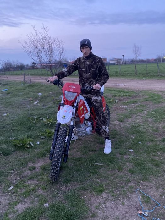 Vând cross (enduro) 250cc 4t