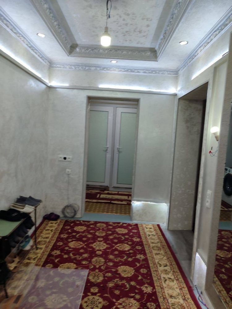 Ibn-Sinoda 3 xonali uy sotiladi. 80 kvm. Shayxantaxur.