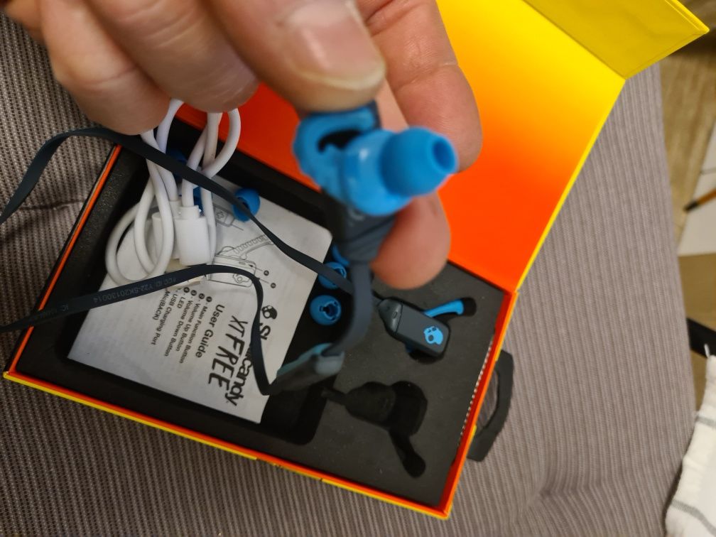 Casti bluetooth Skullcandy XT Free in cutie ca noi schimb