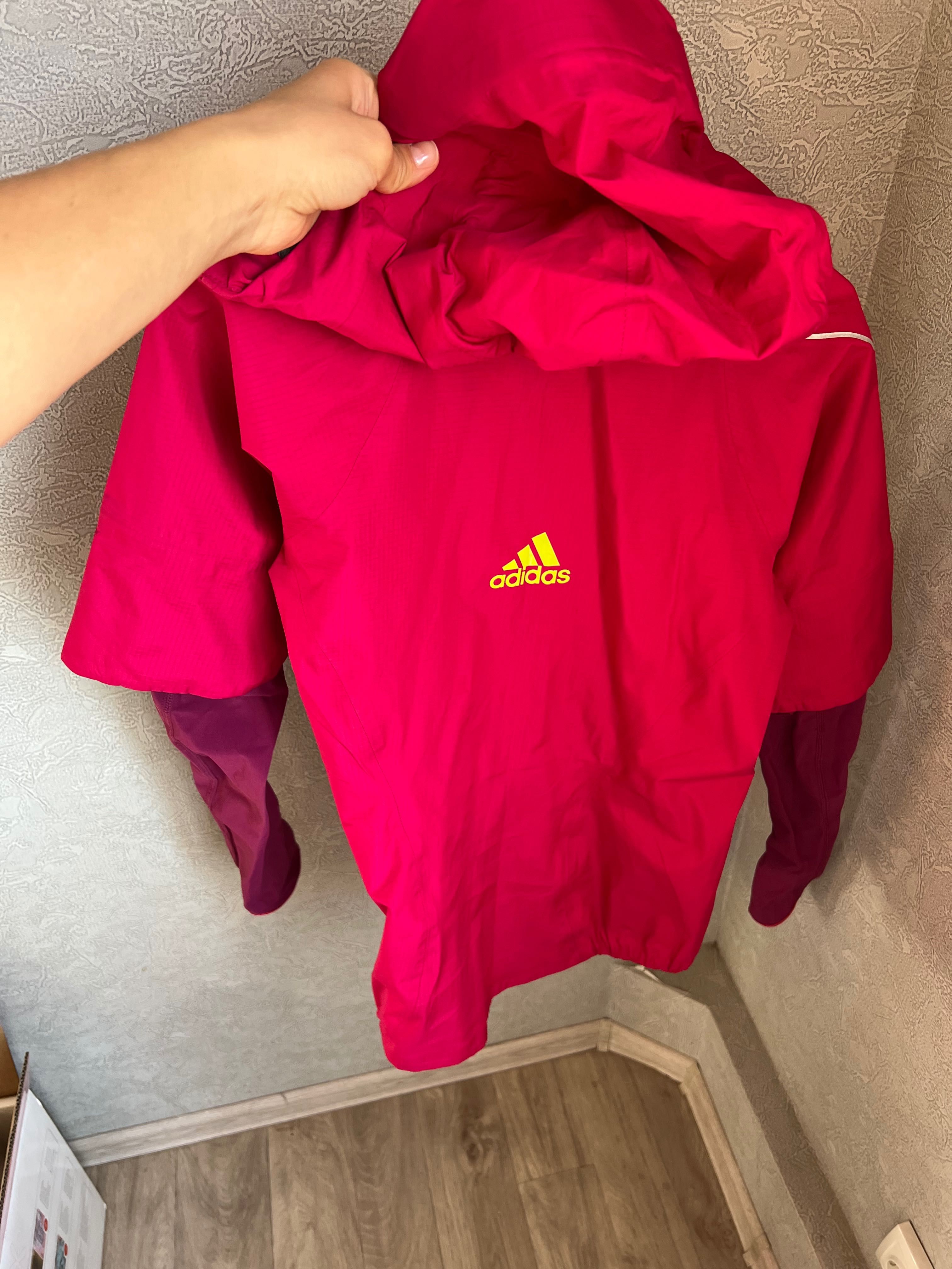 Продам ветровку с gore-tex от adidas