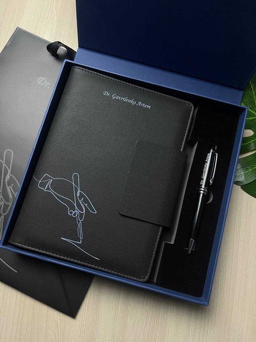 Подарочный набор с гравировкой имени — блокнот и ручка в коробке 65441