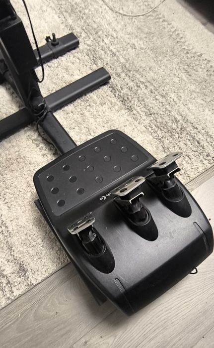 Vand volan logitech g29+schimbator+suport, în garantie