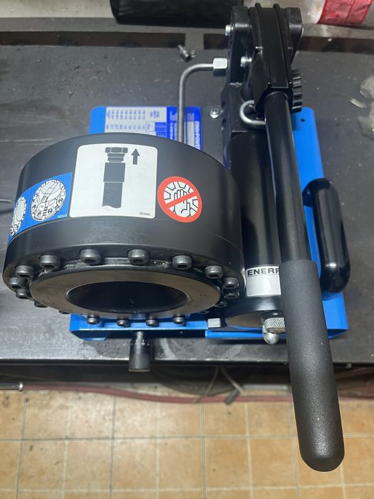 Продается б/у стонок для рестоврции рвд шлангов состояние хоошее срочо