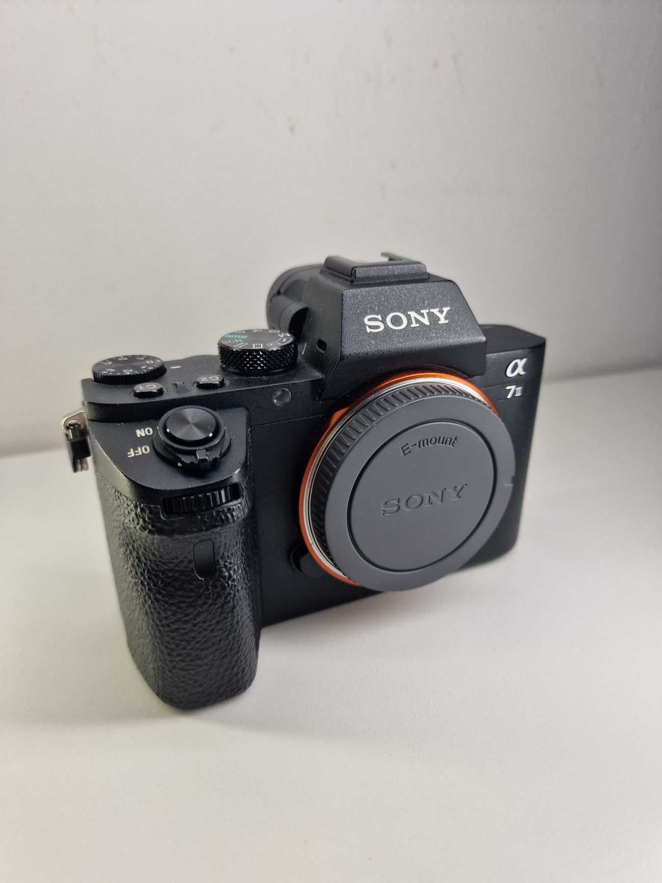 Sony a7 II + батерия и зарядно
