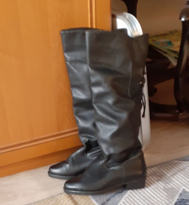 Продам сапоги женские .