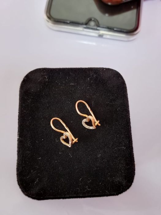 Продам детские золотые серьги