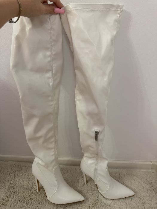 cizme lungi , albe , cu toc stiletto de 10 cm, nepurtate