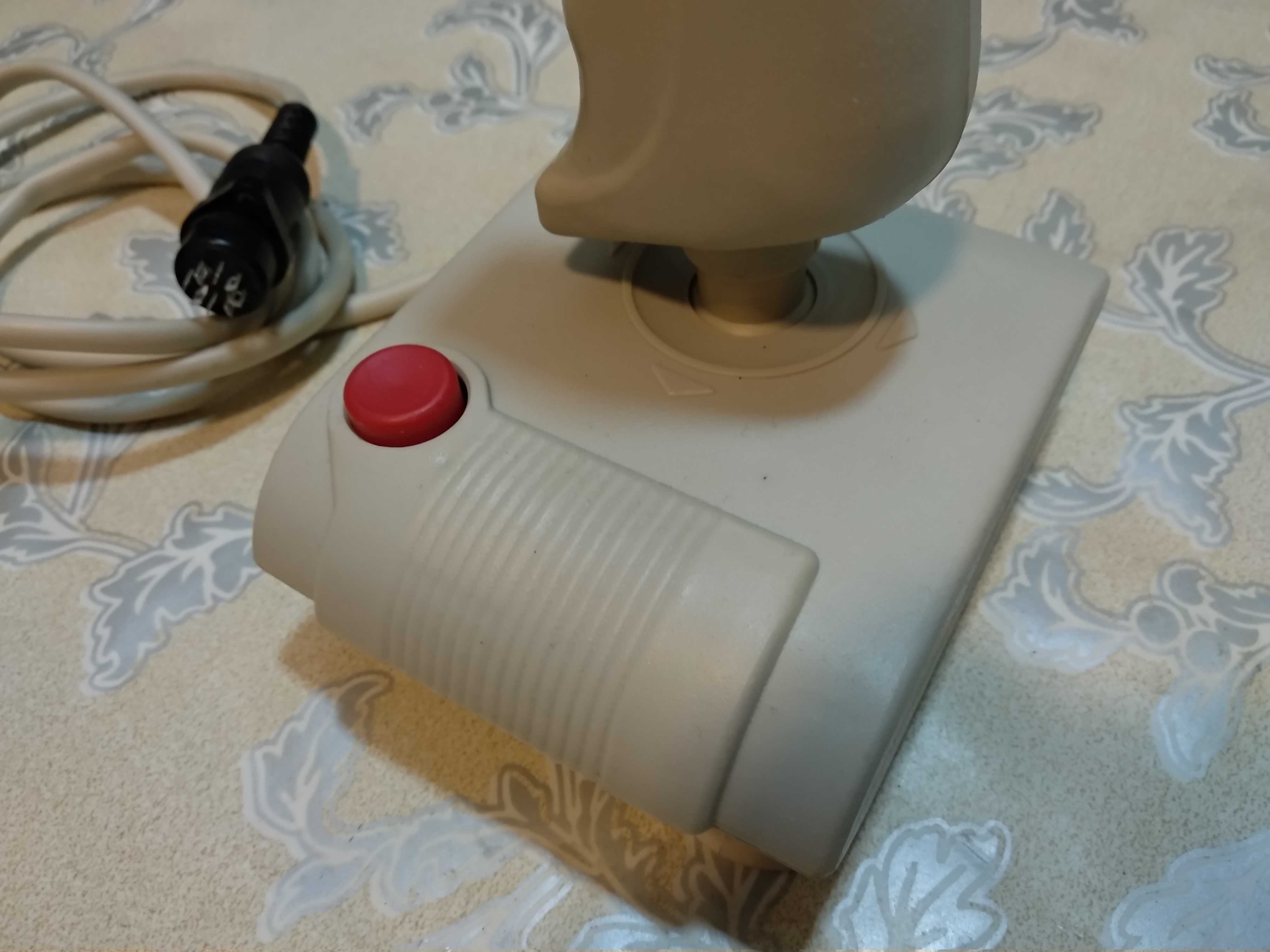 Джойстик от старой игровой приставки.