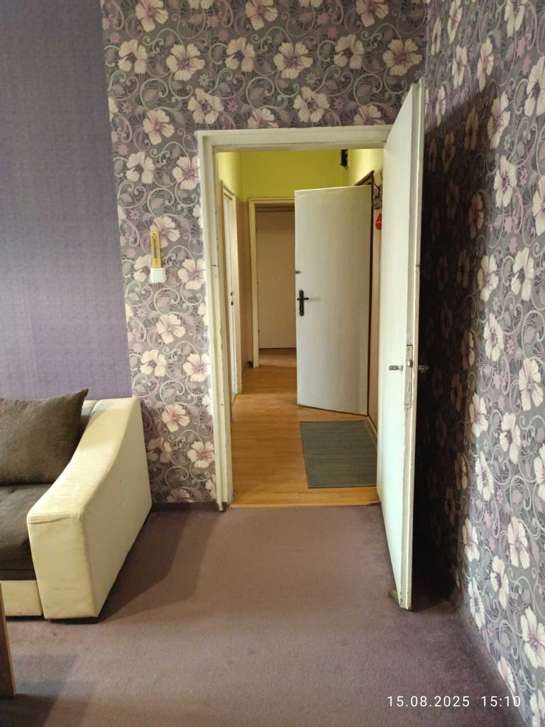 Дава се под наем Двустаен апартамент в Перник, Център - 66 кв.м за 357 € - Снимка #2