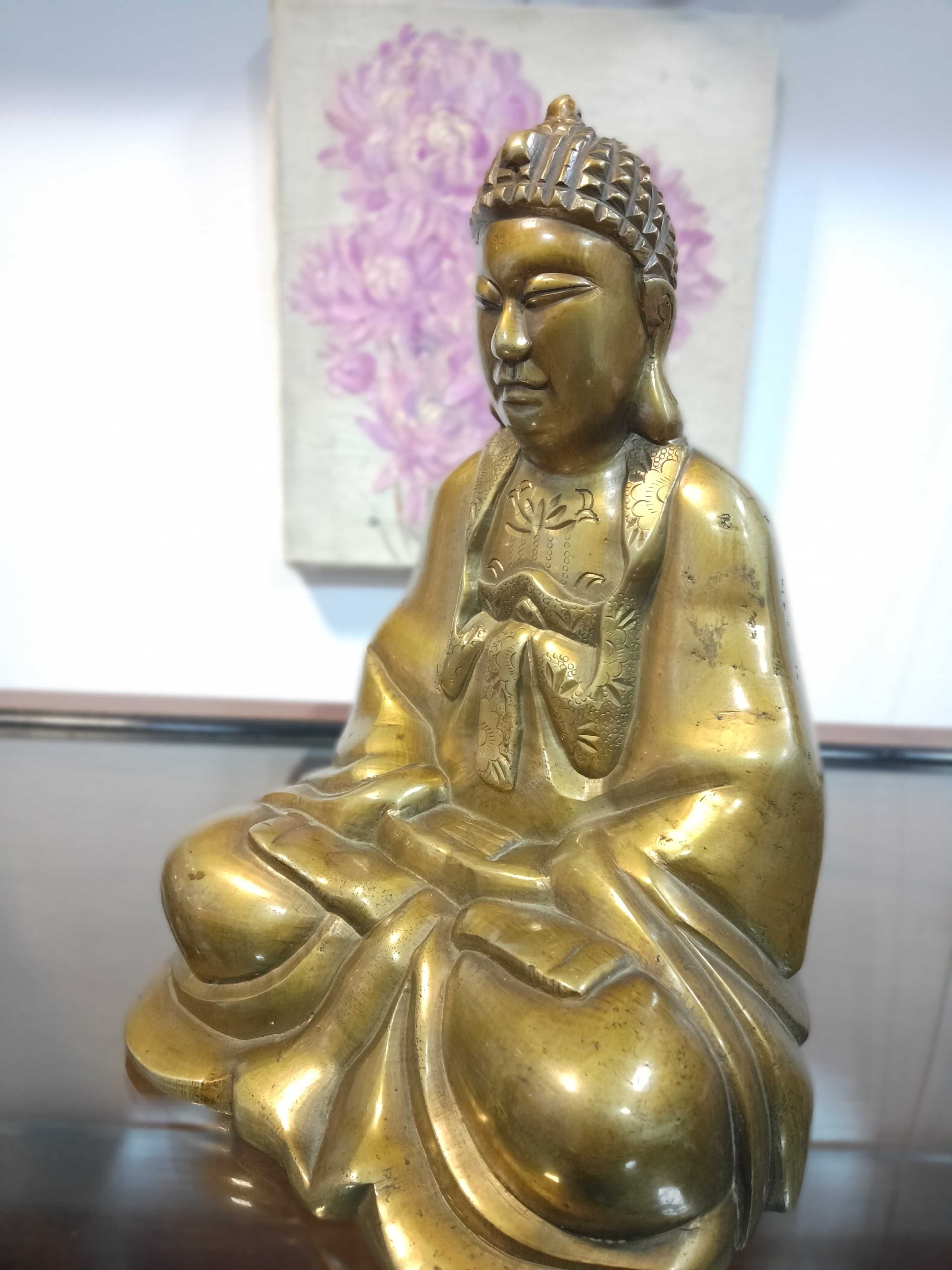 Много красива фигура на Буда.