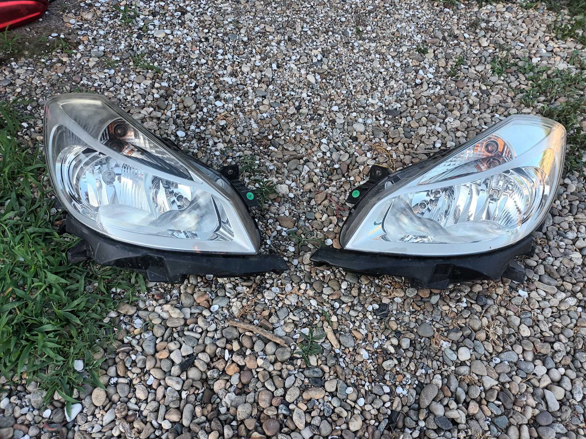 ляв и десен бял фар за рено клио 3 RENAULT CLIO 3