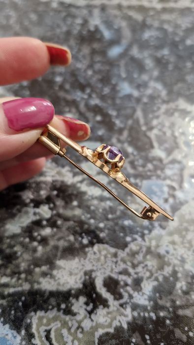 Brosa de aur cu diamant